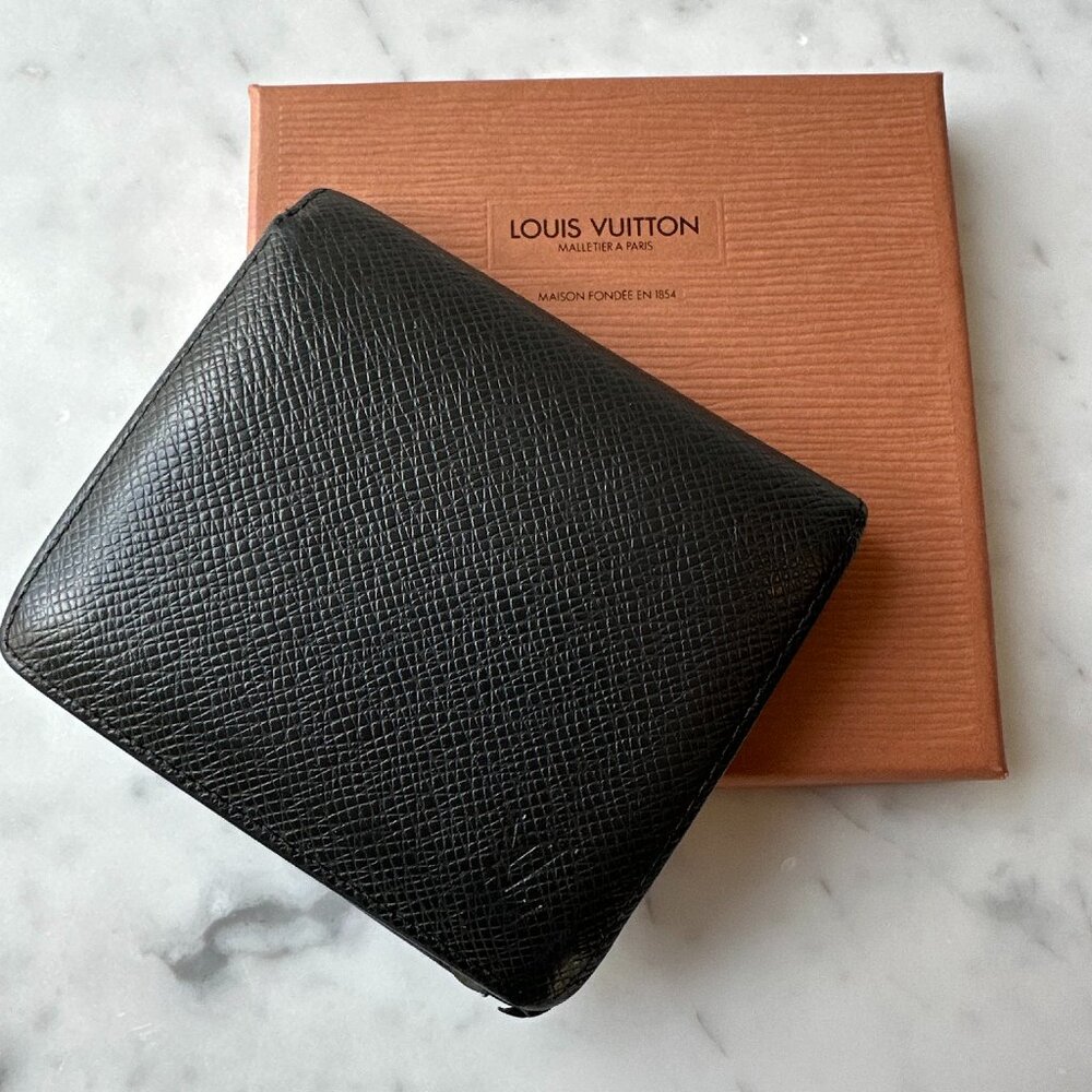 Luis Vuitton Taiga Leather Biofold Wallet with coin purse
